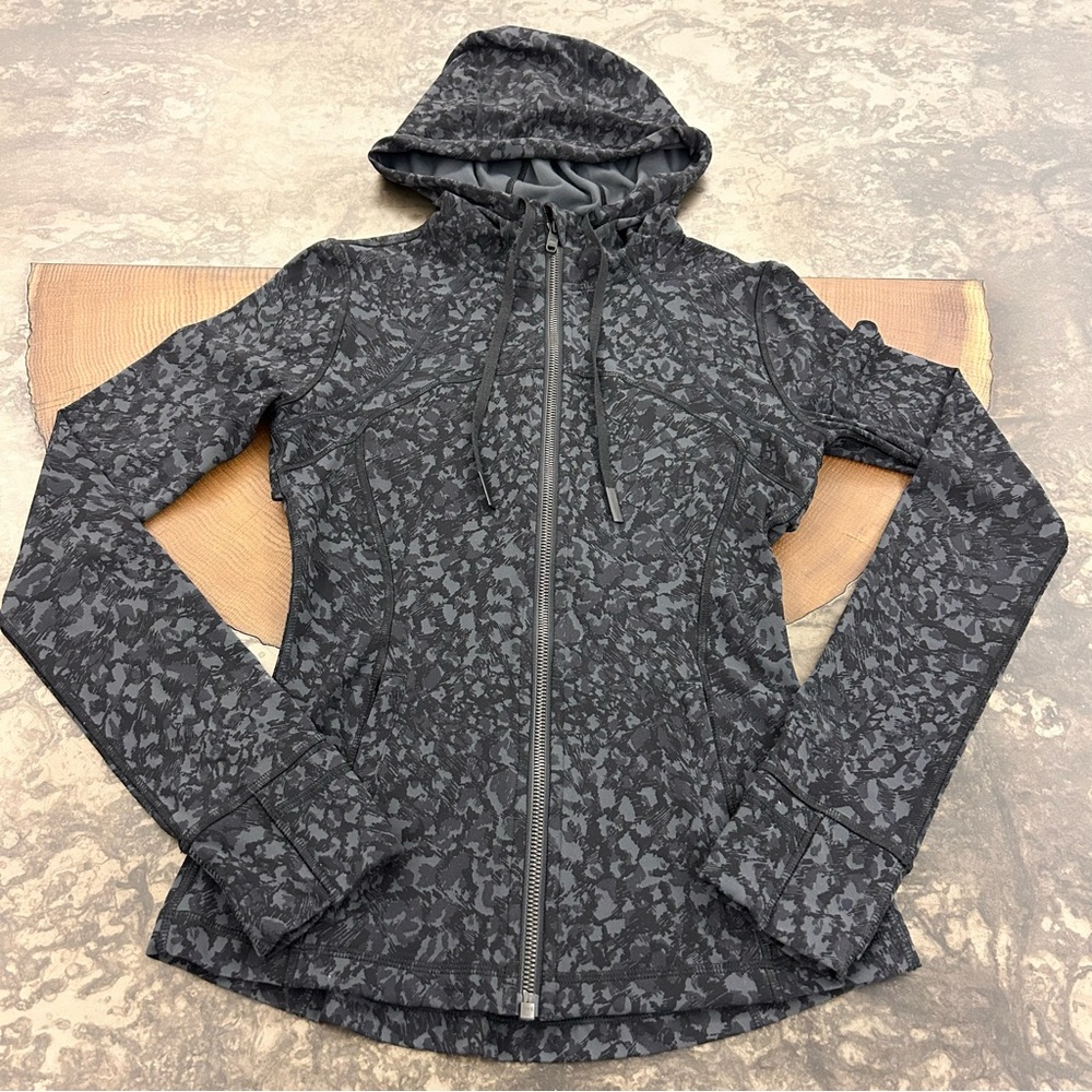 Lululemon Hooded Define Jacket Nulu in Leopard Camo Deep Coal Multi: Size 4